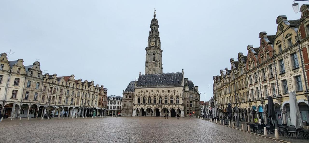 Entre Les Places, Spacieux Avec Parking Gratuit Arras Exterior photo